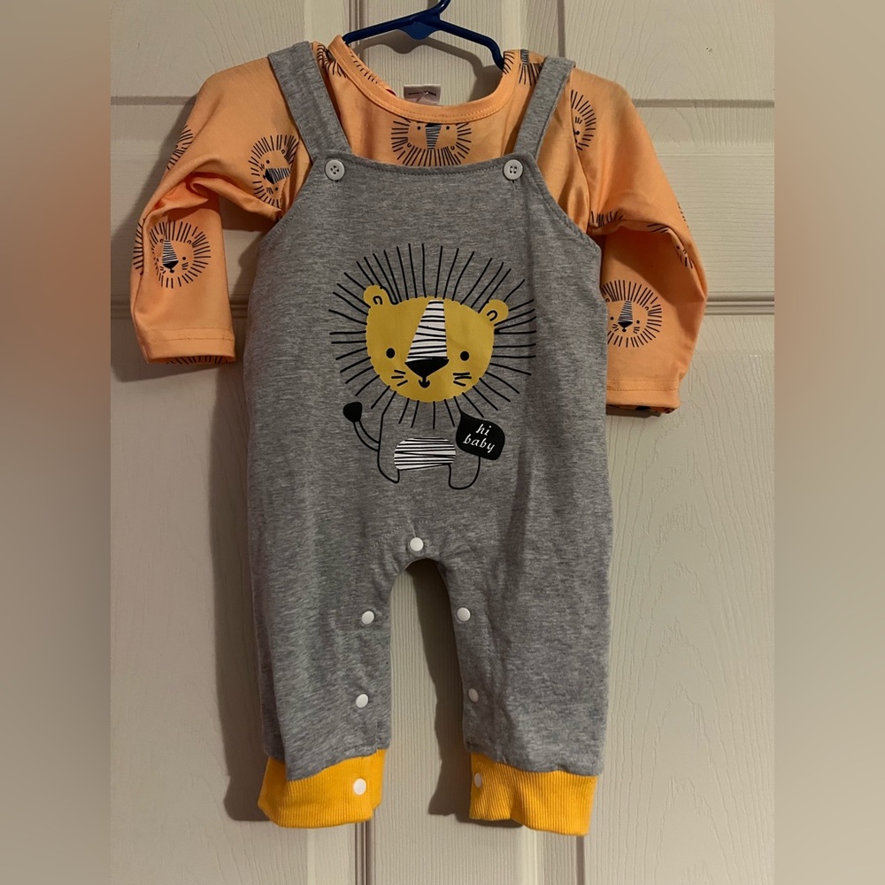 PatPat 2 piece outfit, gray and gold, Lion, Hi baby, size 6-9 months